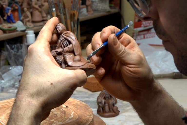 Vidéo | À la découverte de la fabrication des santons dans l&rsquo;atelier Marcel Carbonel