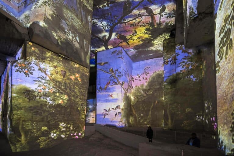 Des expositions immersives avec dîner en soirée tout l&rsquo;été aux Carrières des Lumières