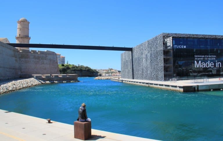 Ils se baignent au pied du Mucem et demandent la création d&rsquo;un bassin en mer