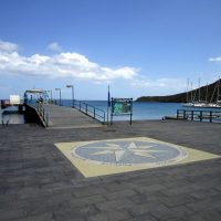 ile-vulcano-plage-sable-noir