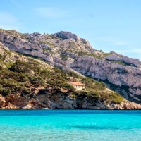 plage-sable-eau-turquoise-sormiou