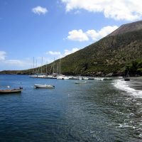 plage-sable-noir-ile-vulcano
