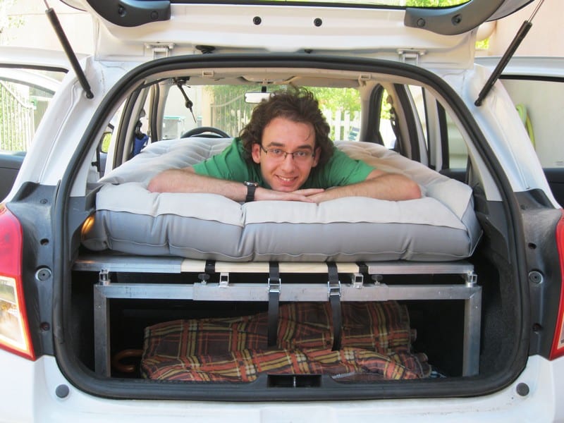 [Invention] Un jeune provençal crée un modèle universel de lit pliant pour voiture
