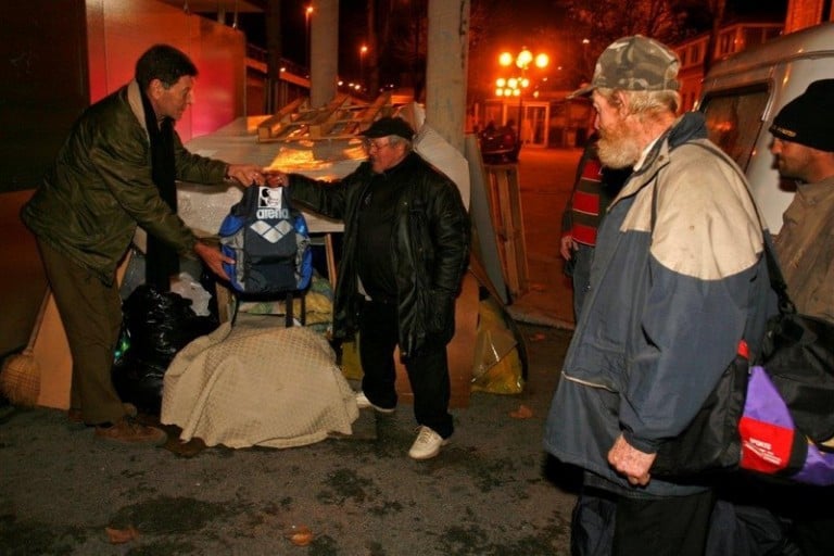 [Solidarité] Des sacs à dos pour aider les gens de la rue