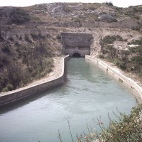 passage-souterrain-canal-eau