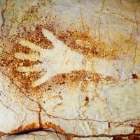trace-peinture-main-enfant