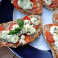 bruschetta-tomate-mozza-four