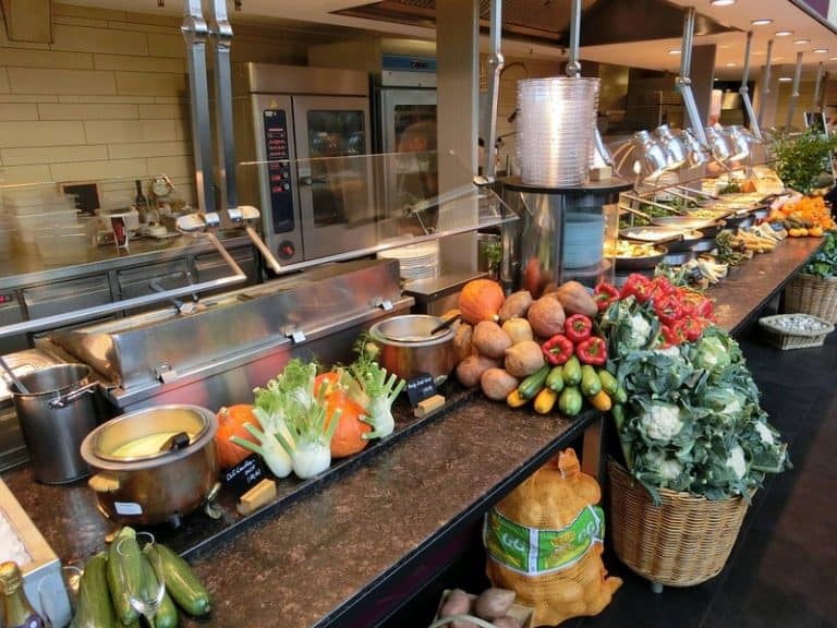 Enquête – Peut-on servir des repas 100% bio dans toutes les cantines de la Région PACA ?