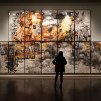 musée-exposition-visiteur