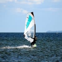 planche-voile-sport-sejour-mer