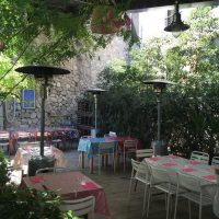 restaurant-passarelle-terrasse-jardin