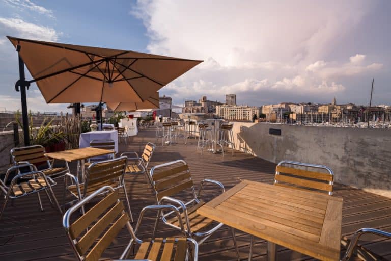 Un nouveau rooftop très select au Fort Ganteaume avec une vue spectaculaire