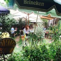 terrasse-verdoyante-restaurant-fantastique