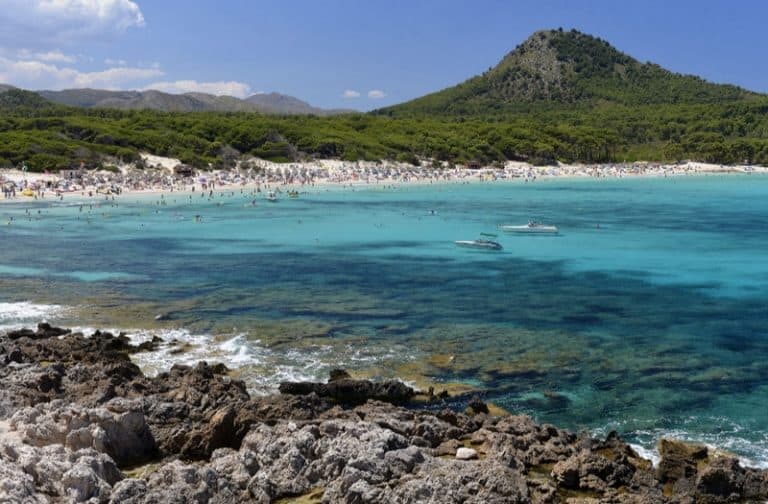 Quel avenir pour la Méditerranée face à la surpopulation et au tourisme ?