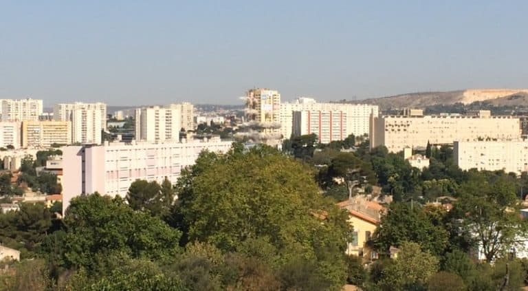 La rénovation de la Cité Malpassé continue sa route après la démolition d’une de ses tours