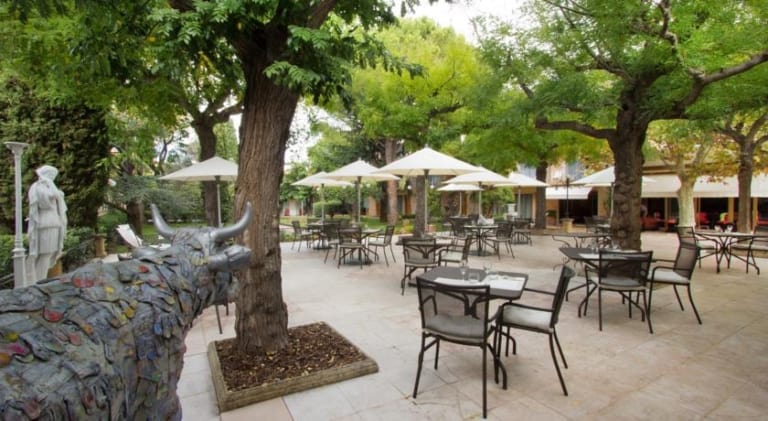 Les meilleurs restaurants à Marseille avec jardin ou patio, au frais !
