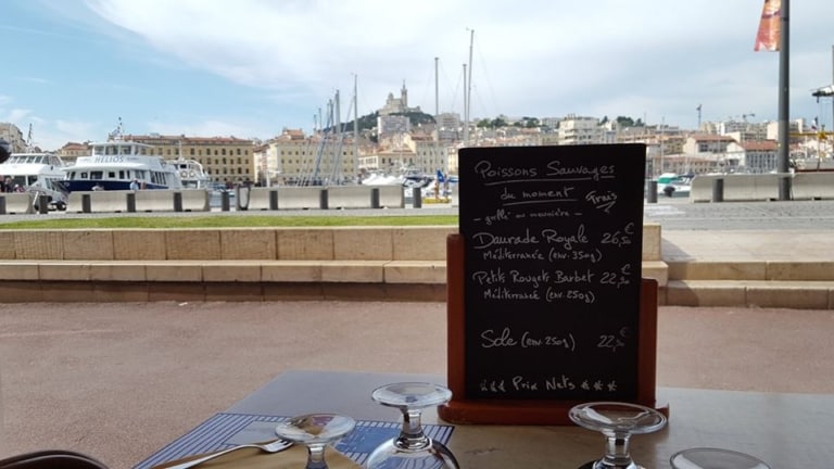 L’Hippocampe, bouillabaisse et plats de poisson sur le Vieux-Port