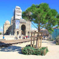 , La nouvelle esplanade Jean-Paul II, devant la Major, se d&eacute;voile en images, Made in Marseille