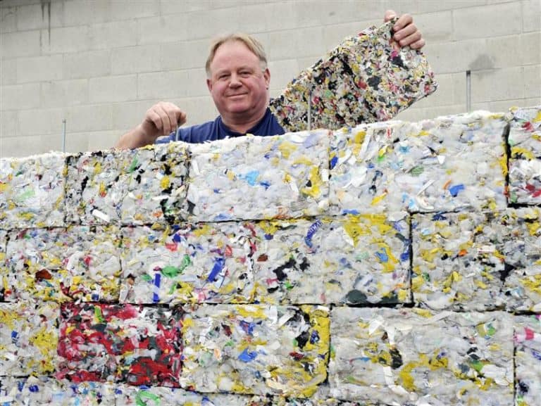 Byfusion – Il invente la brique de construction en déchets recyclés !