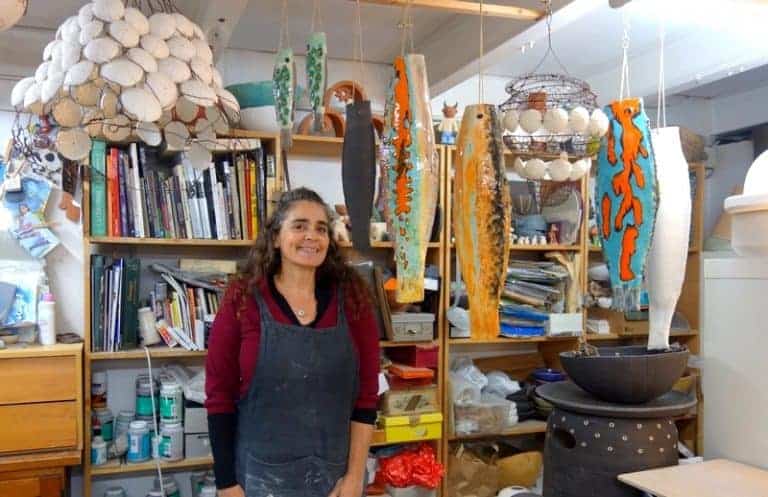 Des céramiques uniques aux couleurs de Marseille dans un atelier du centre-ville