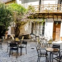 cour-exterieur-montevideo-residence-artiste