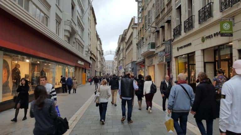 Parkings gratuits le week-end et 700 000 € pour compenser les pertes des commerces du centre-ville