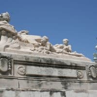 colonie-asie-sculpture-saint-charles-escalier
