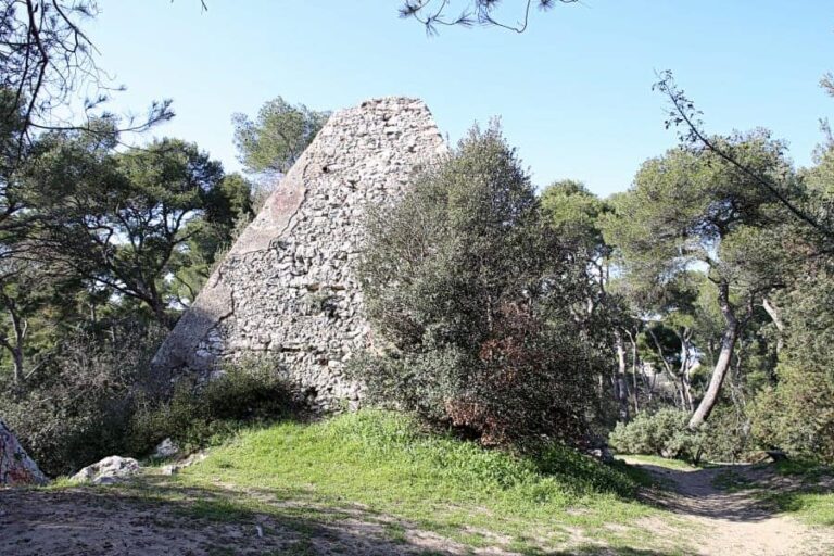 Vidéo | À la découverte de la pyramide du Roy d’Espagne au sud de Marseille