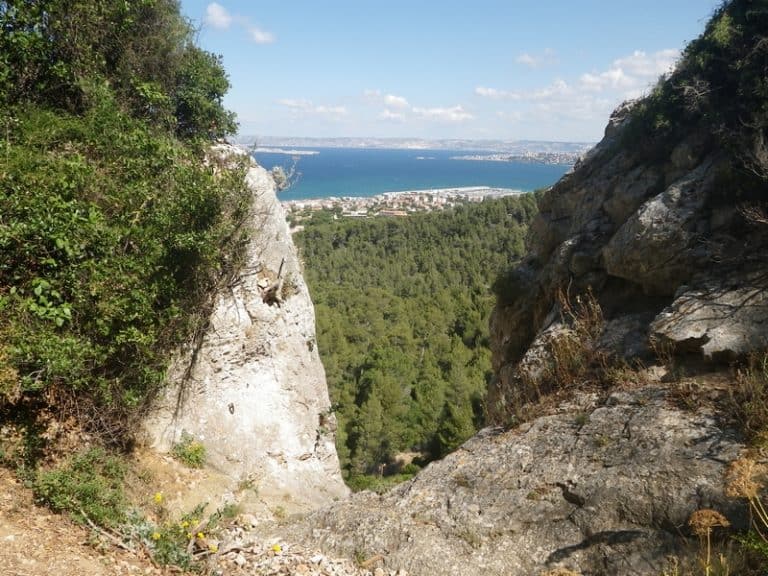 Visitez la mystérieuse Grotte Rolland aux portes des Calanques