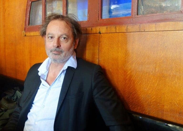 Sur scène, Christophe Alévêque et Thomas Piketti fêtent la Dette avec humour
