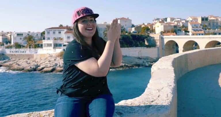 Découvrez le clip pétillant de RIA, la californienne à Marseille !
