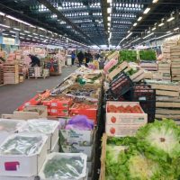 Secteur des fuits et legumes du marche international de Rungis, France