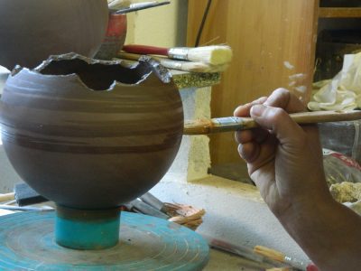 , &Agrave; la d&eacute;couverte des c&eacute;ramiques rondes et color&eacute;es d&rsquo;une artisane d&rsquo;Aubagne, Made in Marseille