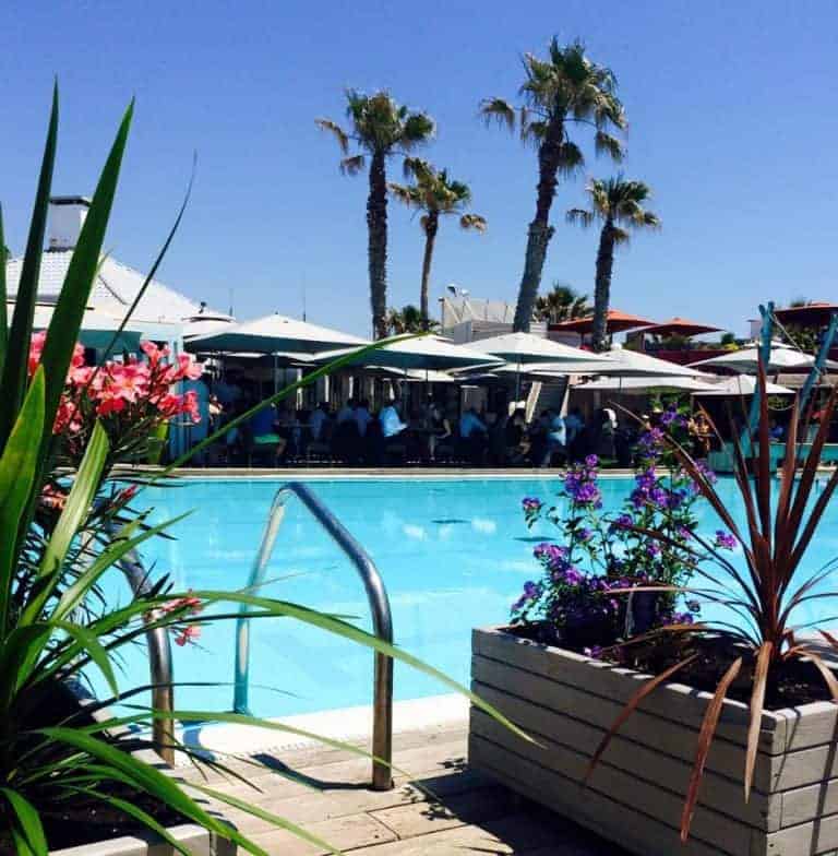 Brunch les pieds dans l’eau au Sport Beach