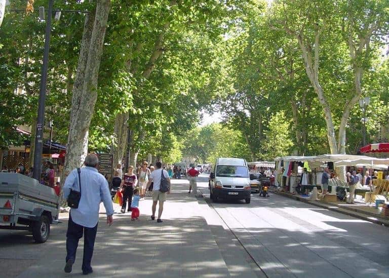 Contre les attentats, Aix en Provence protège son Cours Mirabeau