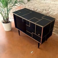 meuble-dappoint-noir-dor-lignes