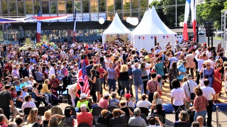 Bal patriotique – Danse et musique ont animé la Canebière ce mardi 8 mai