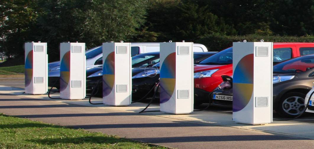 Solar-camp-borne-voiture-electrique