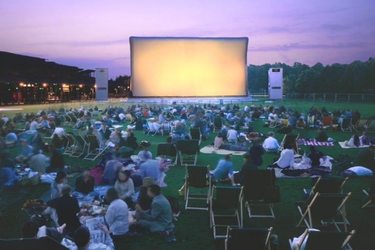 Cet été, le stade Orange Vélodrome se transforme en cinéma plein air