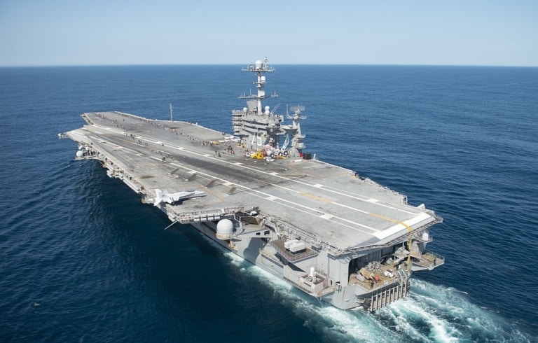 Escale classée confidentielle du porte-avions USS Truman à Marseille