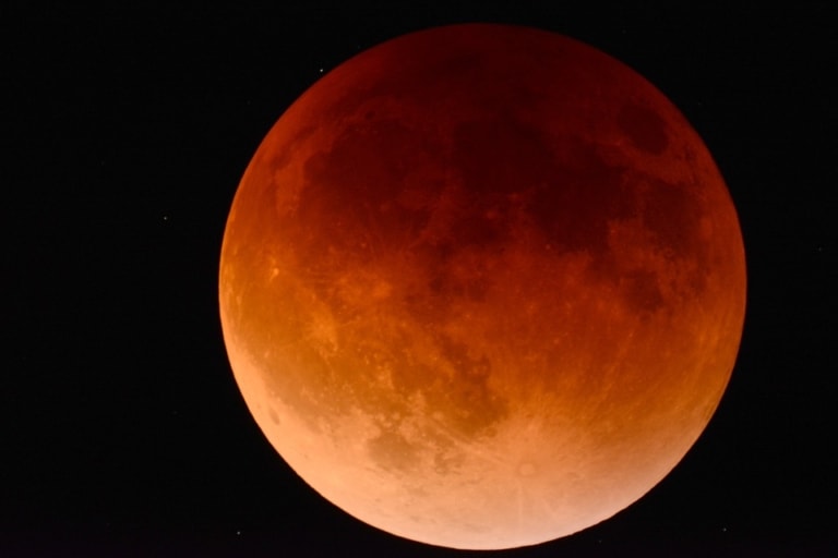 Où observer la plus longue éclipse de Lune du siècle dans la région marseillaise ?