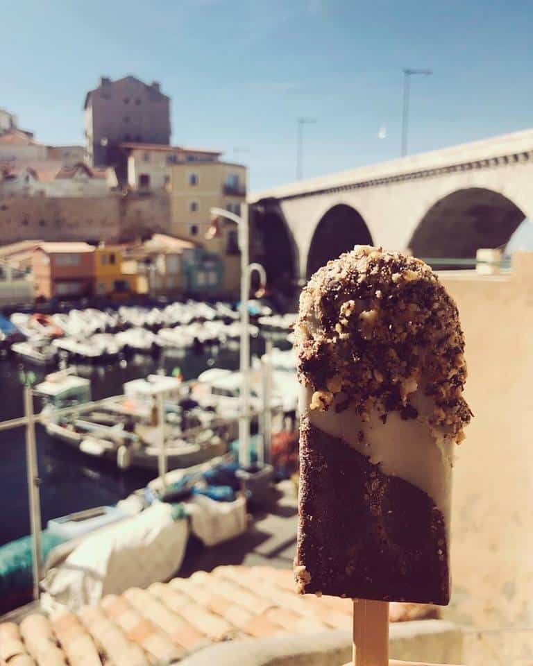 Des bâtonnets de glace 100% naturels avec Emki Pop
