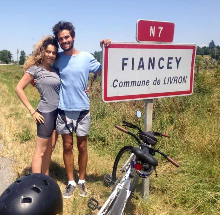 Le tour de France à vélo pour les plus démunis de Coline et Martin
