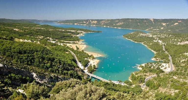 Les meilleurs spots de baignade en Provence : lacs et rivières loin des touristes