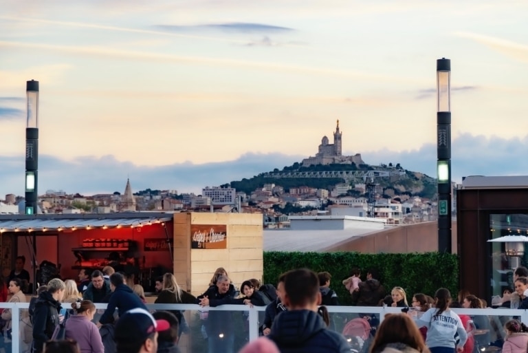 Place à la féerie de Noël aux Terrasses du Port