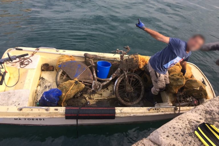 Opération « Vieux-Port propre » : déjà 45 m3 de déchets repêchés