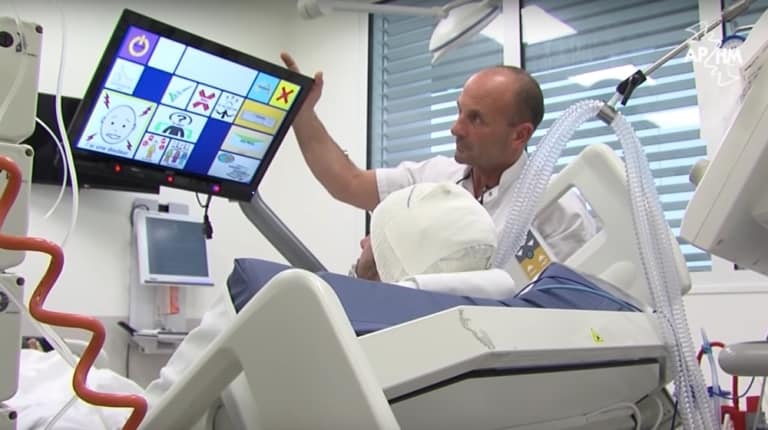 Bob : le robot marseillais qui rend la parole aux patients en réanimation à la Timone
