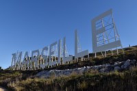 lettre-geante-blanche-marseille-hollywood