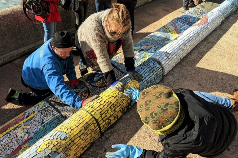 De nouvelles mosaïques posées sur le banc de la Corniche