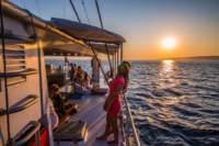 sunset-dinner-levantin-catamaran-frioul